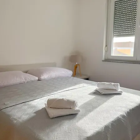 Tinaa Apartment *